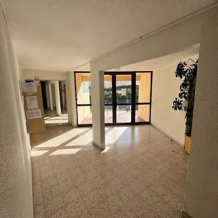 Charmant Studio Cabin Avec Piscine. Appartement *