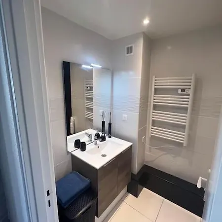 Appartement Charmant Studio Cabin Avec Piscine.