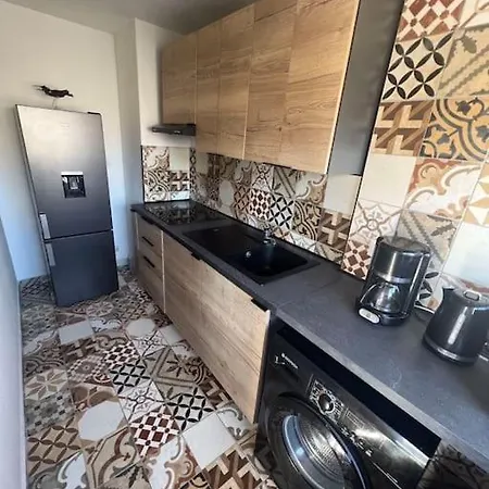 Charmant Studio Cabin Avec Piscine. Appartement Agde