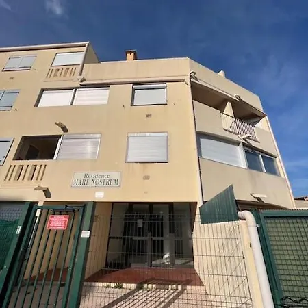 Charmant Studio Cabin Avec Piscine. Appartement Agde
