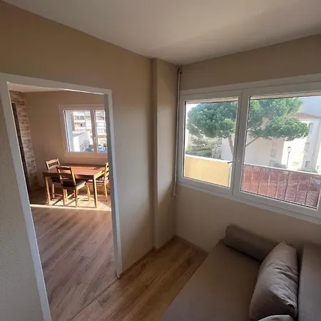 Charmant Studio Cabin Avec Piscine. Appartement *