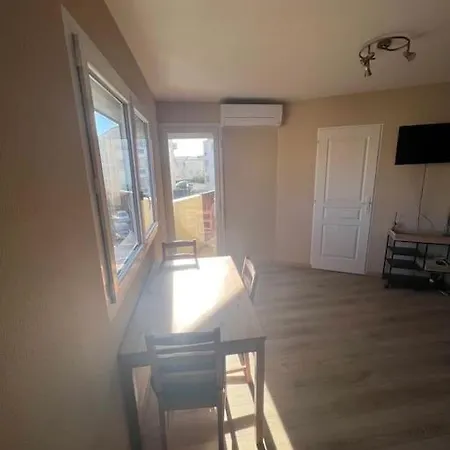 Appartement Charmant Studio Cabin Avec Piscine. Agde