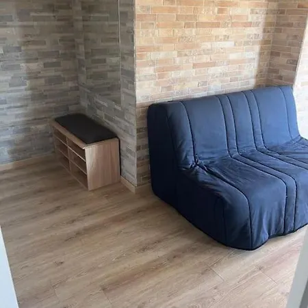 Charmant Studio Cabin Avec Piscine. Agde